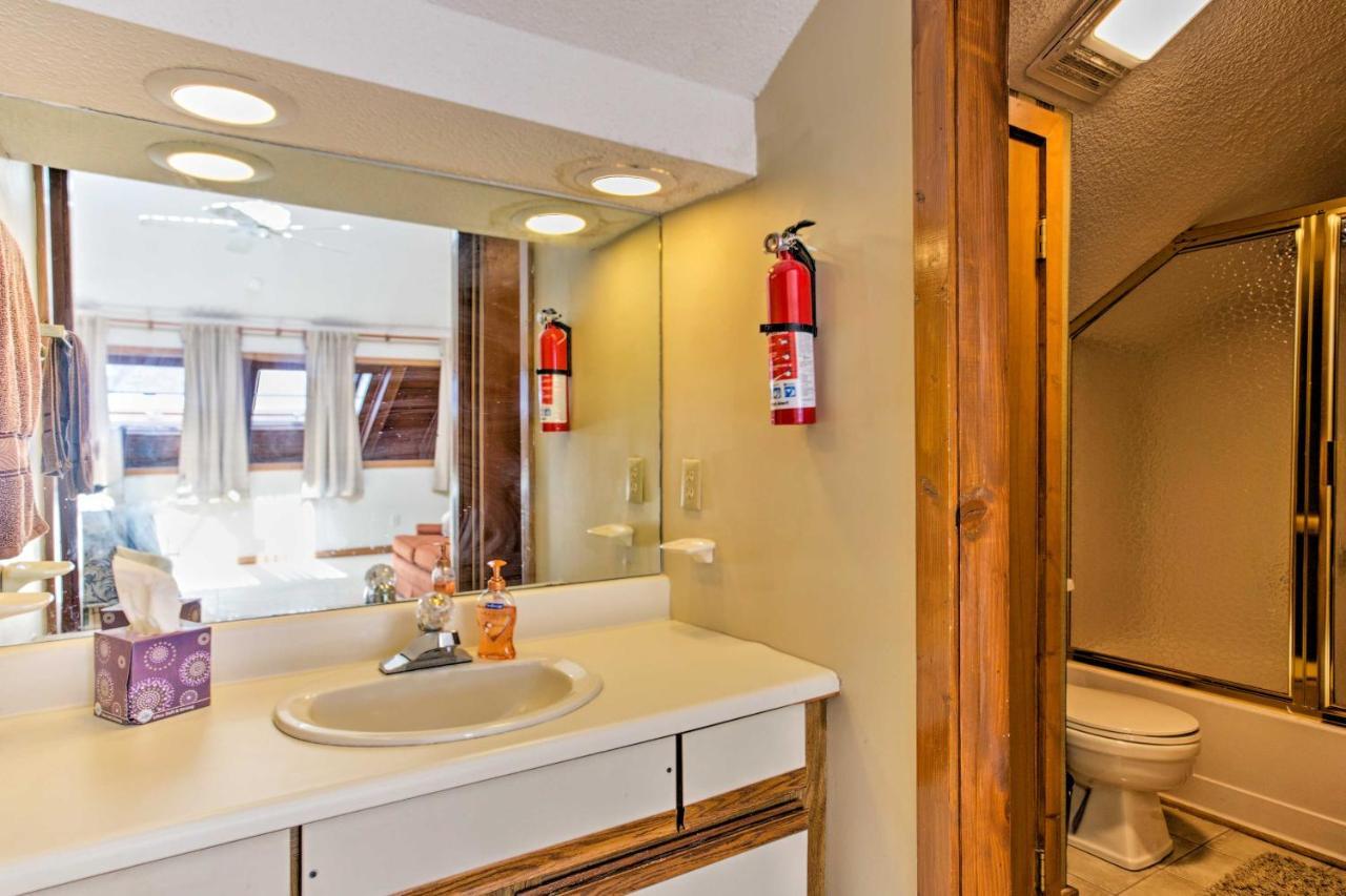 Pet-Friendly Beech Mountain Condo Steps To Slopes Exterior photo