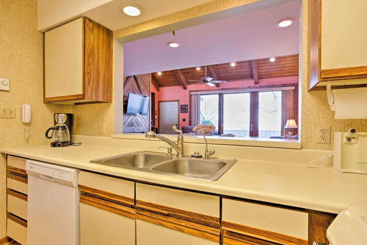 Pet-Friendly Beech Mountain Condo Steps To Slopes Exterior photo